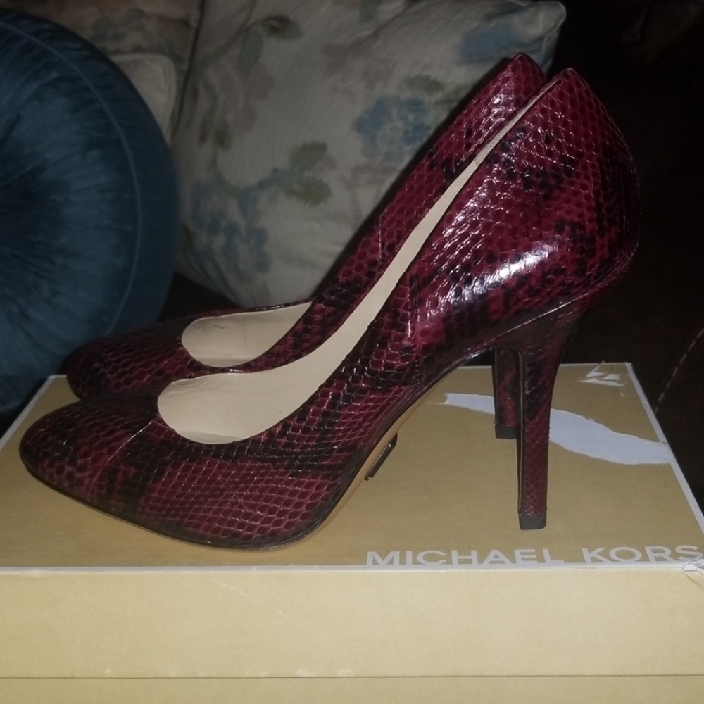 Michael Kors Snake Skin Pumps